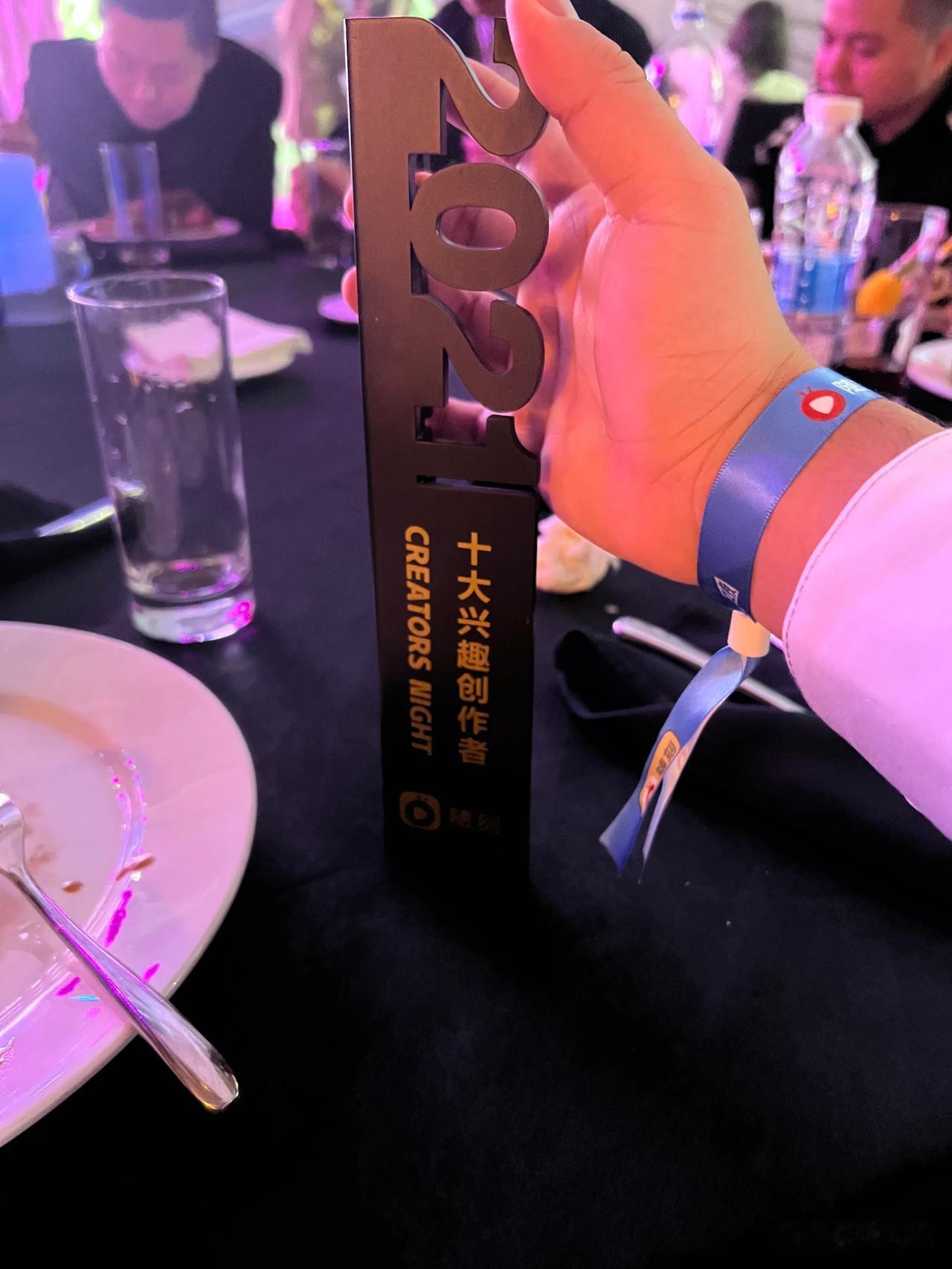 今天在重庆参加活动，就不发视频了，酒店网速太慢了，明天中午12点更新！抱歉大家，