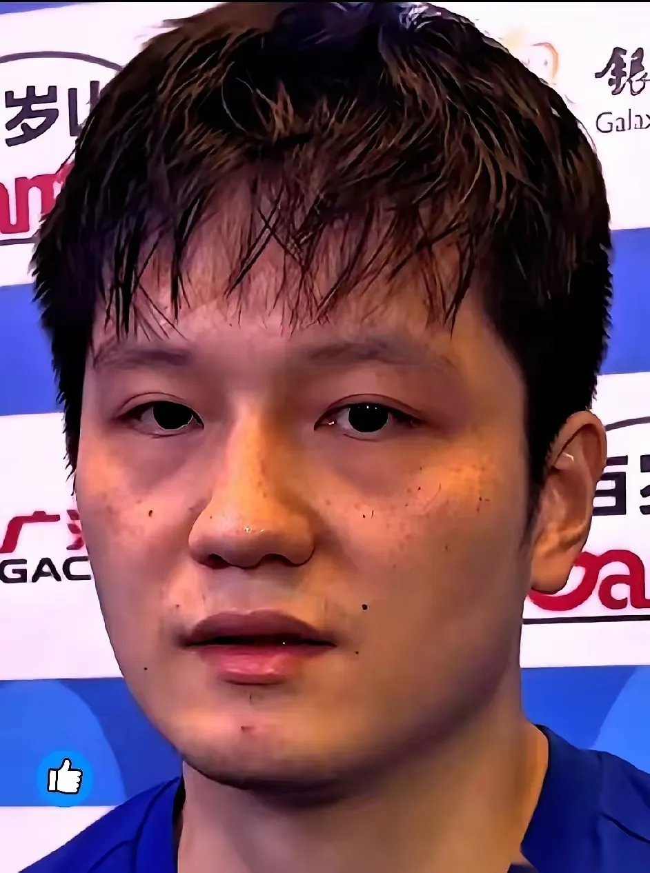 突然有点不敢看樊振东的比赛了。真的。不是怕他输，是怕看他那张脸。以前那个“小胖”
