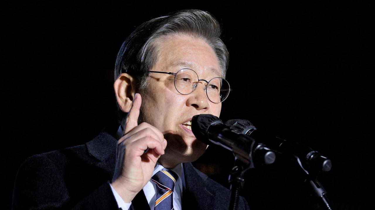 #李在明支持者欲闯入韩国会# 对于李在明被捕，他的支持者们不干了，他们深知日本排