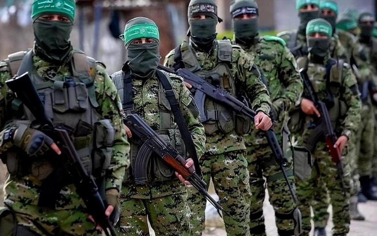 美：老弟，我看你家那几个导弹厂和核设施都被炸得差不多了，卫星图上全是坑，损失14