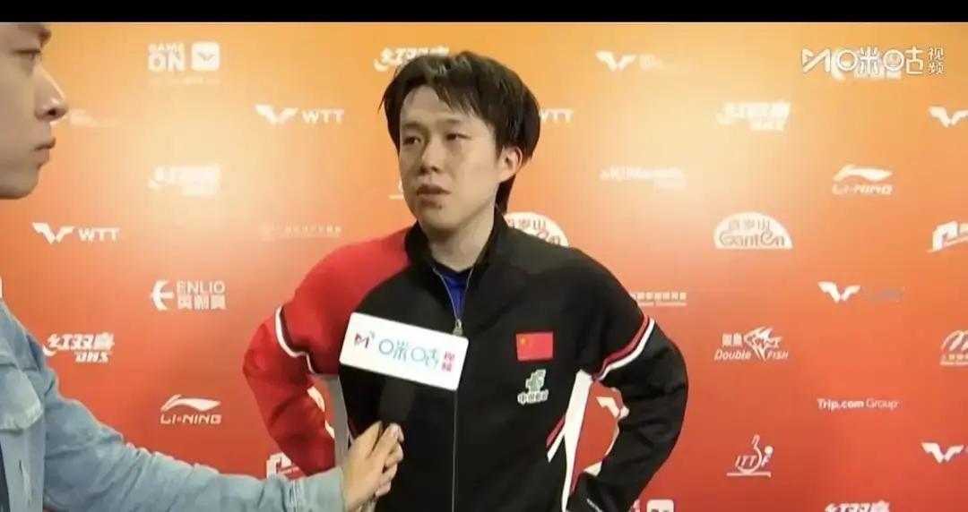 你见过打完5小时4场比赛脱水到扶球台喘气，却笑着说“这局我还能拼”的运动员吗？王