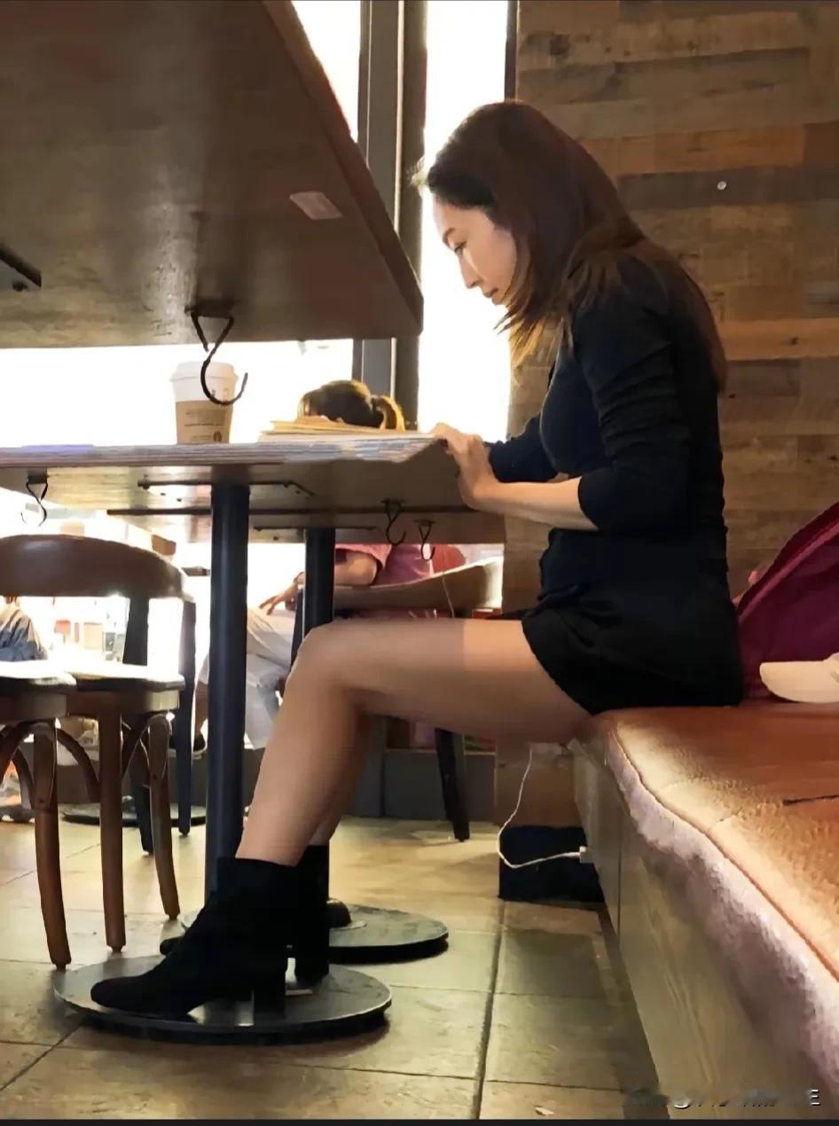 一杯咖啡看一天书的日子多让人向往啊[害羞]