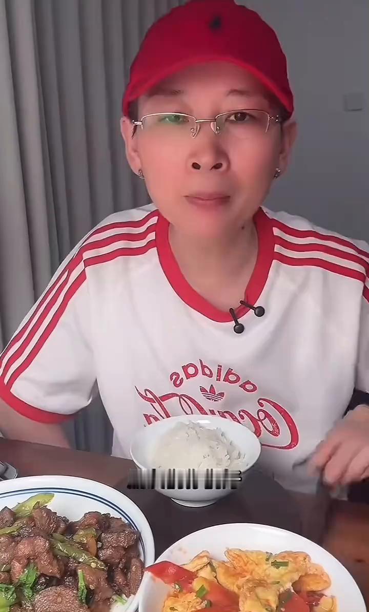 朋友们你们好，今天早上抄底一个存储概念股，红了，不知道礼拜一怎么样。今天两个菜，