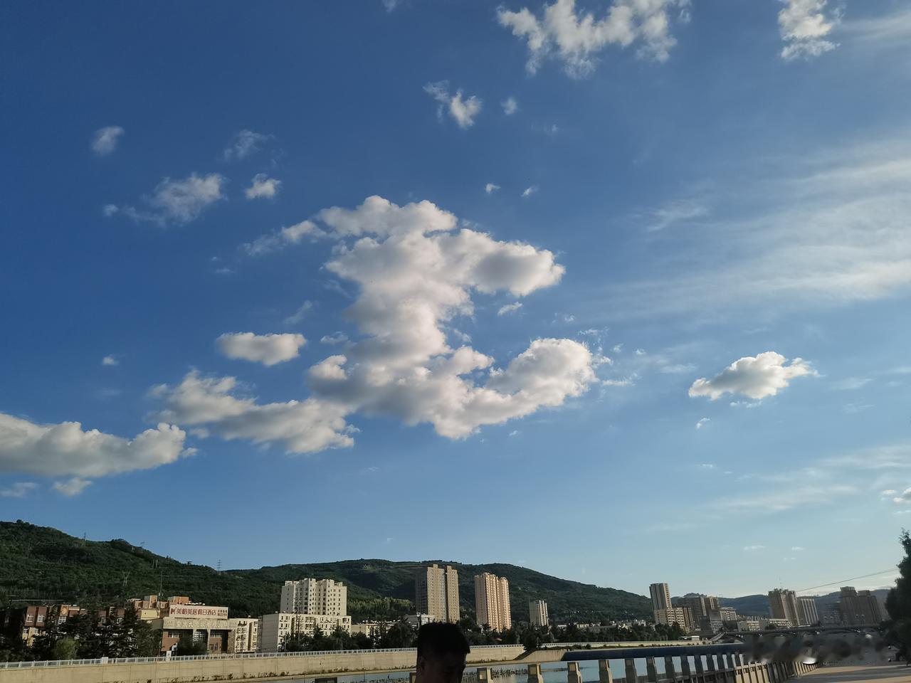 时隔了很久，我又重新打开头条和各位友友云见面了。

不知现在普通人还能不能在这里