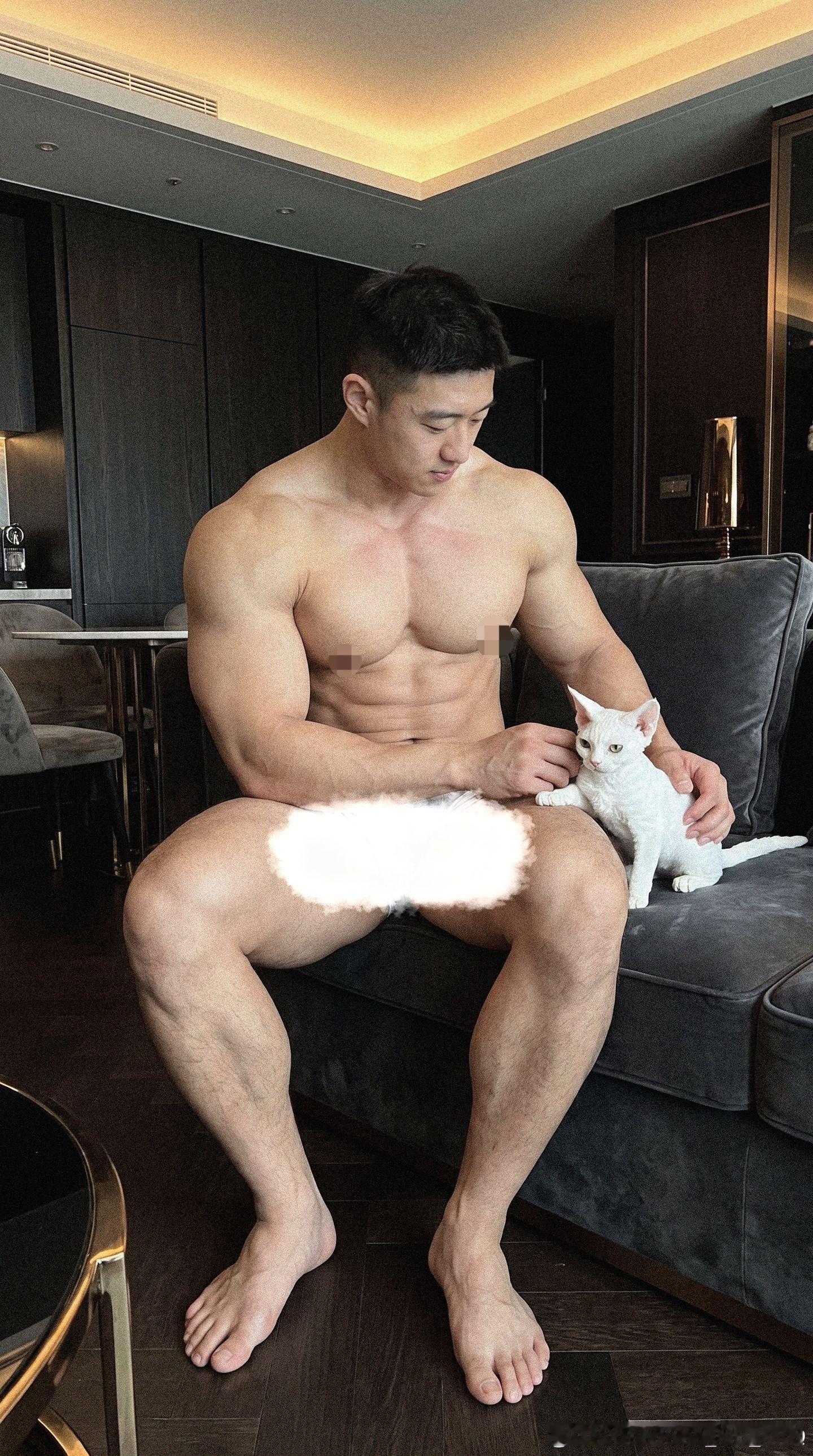 芭比Q下班回到家又在进行1️⃣下什么保咪行动惹～这素尊嘟假嘟惹hoe～[污][污