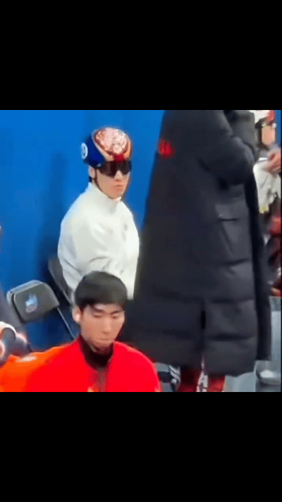 什么眼神？有镜头捕捉到韩国短道速滑选手黄大宪多次凝视林孝埈，网友戏称：三蹦子看法