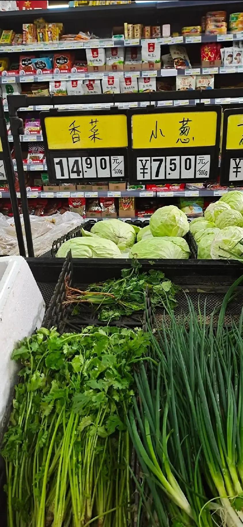 总有人到大城市中心的高端超市拍摄物价，以证明中国物价并不比欧美日韩低。实际上到了