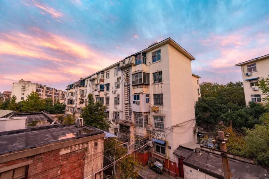 多地政府出钱为老房子强制体检最近，郑州房管局宣布，将对房龄30年以上的住宅进行首