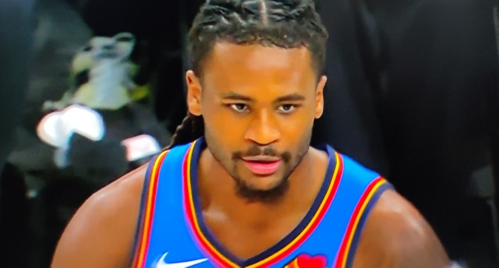 表情包男，雷霆队的卡森.华莱士 