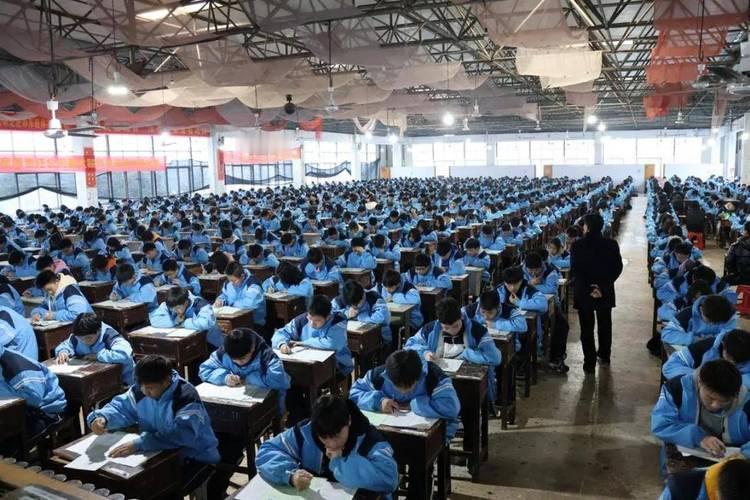 专家发声很多人觉得取消统考是好事——学校和老师没了横向比较的压力，学生也能轻松不