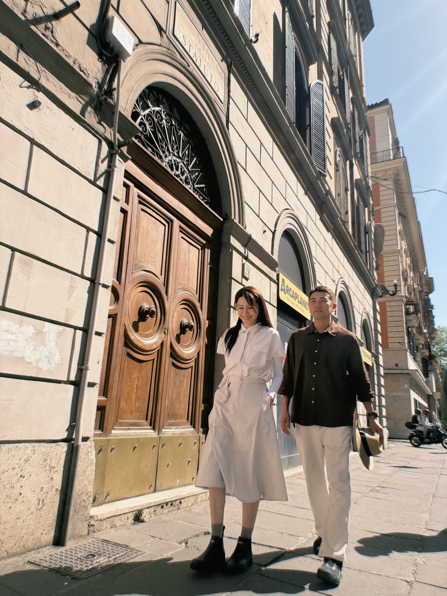 黄翠如洪永城拍摄新综艺《走过历史大地》 