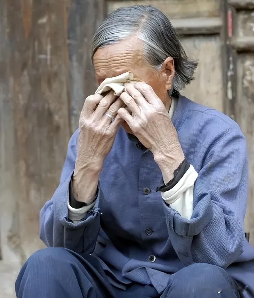 北京，儿子和儿媳从不赡养94岁的老母亲，还觊觎母亲的的房产，为了能顺利夺走房产，