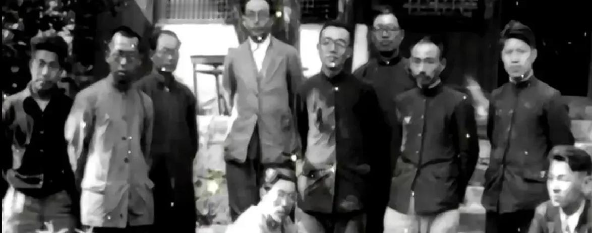 1937年北平、天津相继失守，3所北方名校被迫合并南迁，近300名学生、十几位青