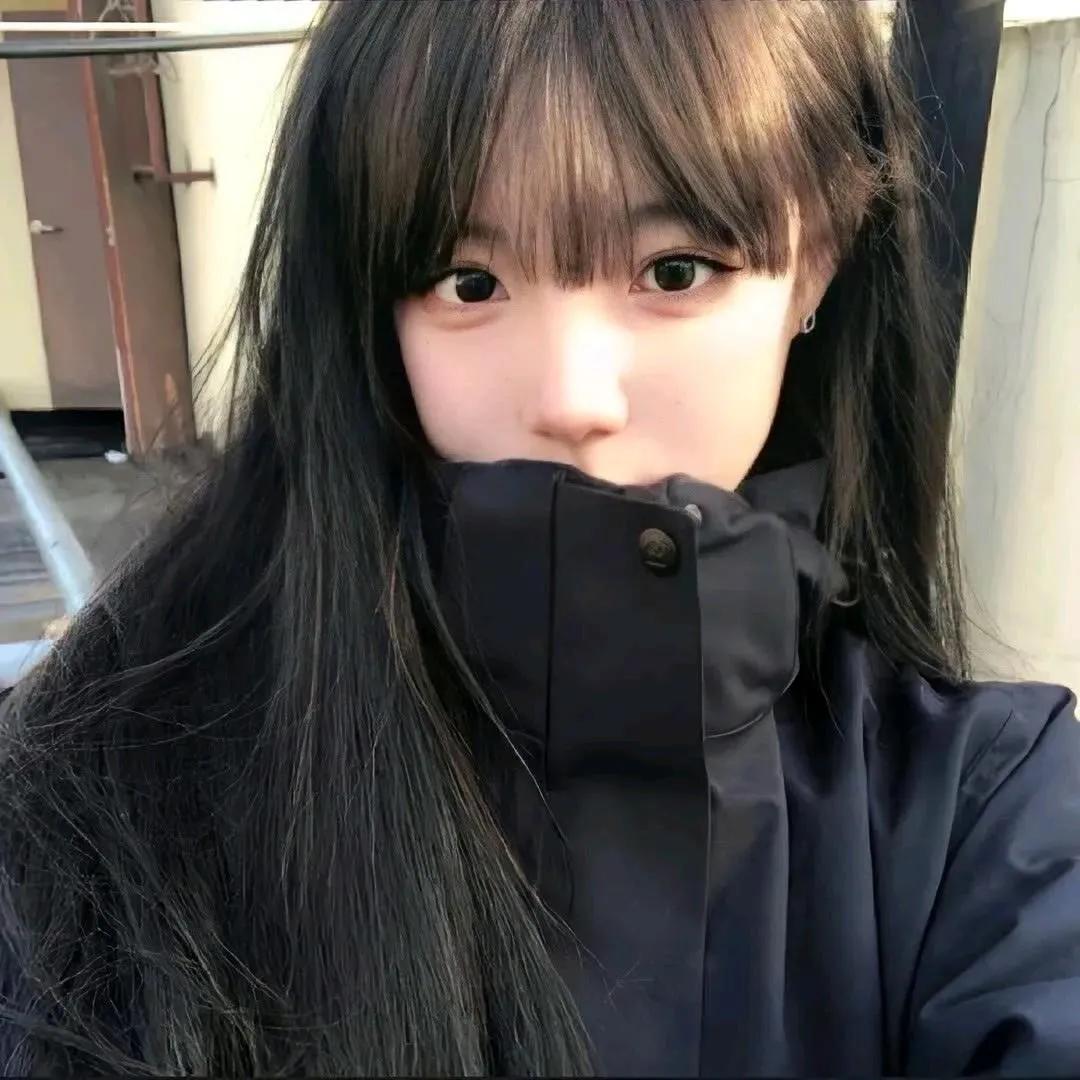 冷风中，温暖与帅气并存又到了寒冷季节 冬日女神范儿 晚风吹着好冷啊 晚风瑟瑟发抖