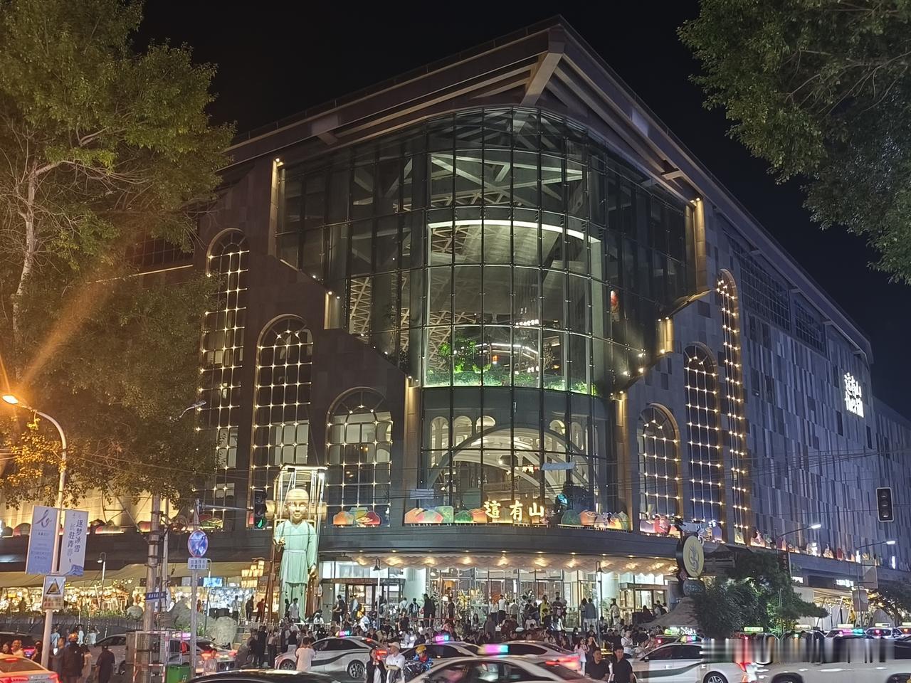 长春最繁华的红旗街商圈，地铁5号线将在今年年底前直通，来这里就方便多了。