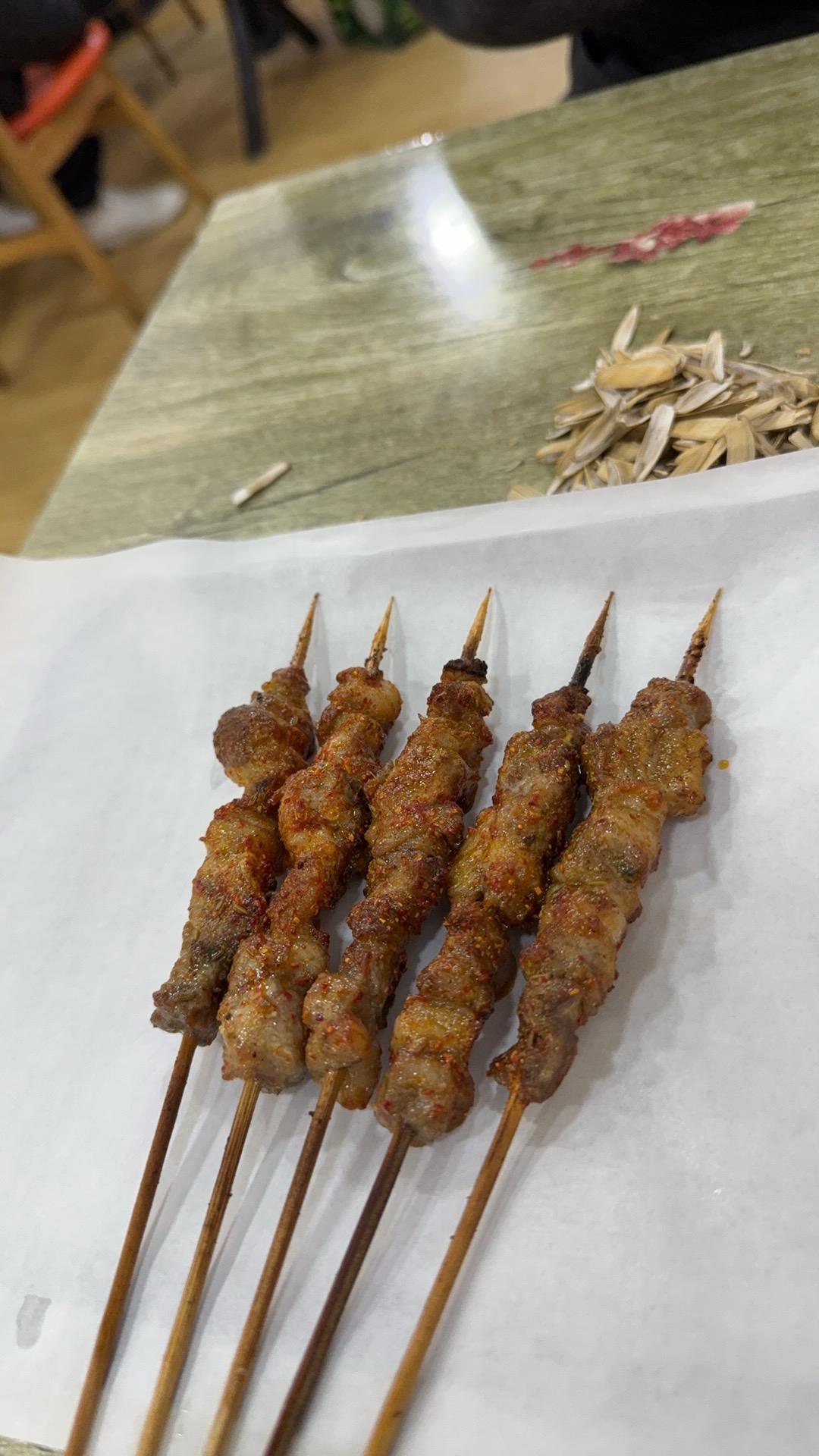 幸福这东西，宛如天边的云，每个人眼中的模样都不尽相同。对我来说，幸福首要是内心的