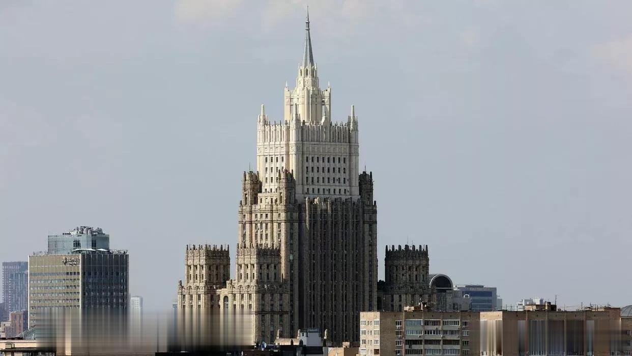 俄外交部：俄方不会像泽连斯基政权一样把气撒在普通乌克兰人身上

来源:俄罗斯卫星