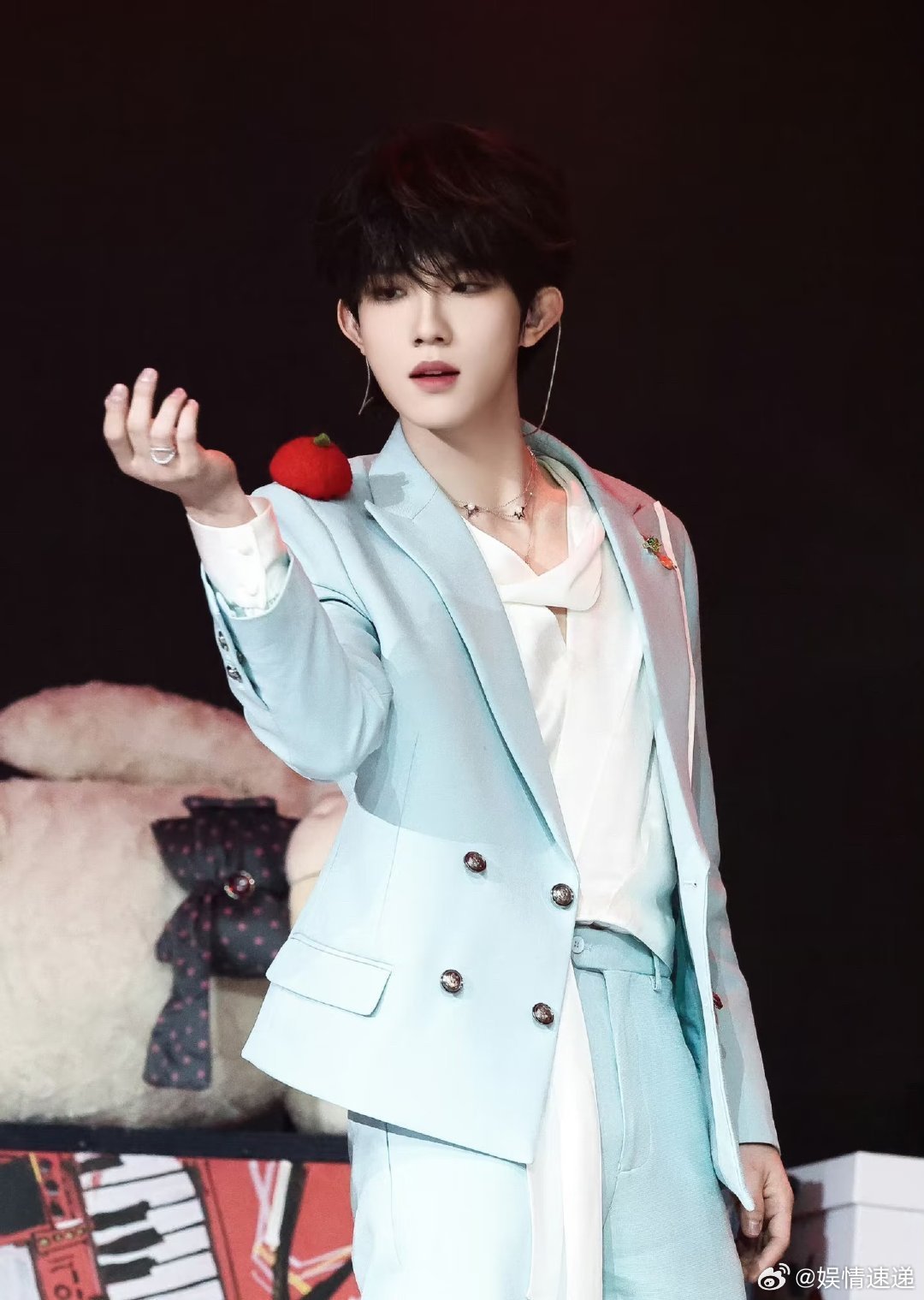 苏新皓的19岁成长分享会苏新皓再跳散落的华服 苏新皓19岁舞台杀疯了，重跳散落的