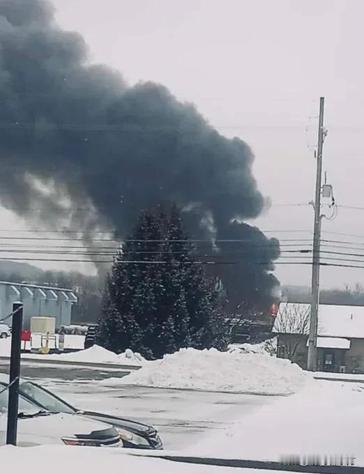 快讯：宾夕法尼亚州塞格敦的一处洛德公司的工业设施发生强烈爆炸。当地政府要求居民留