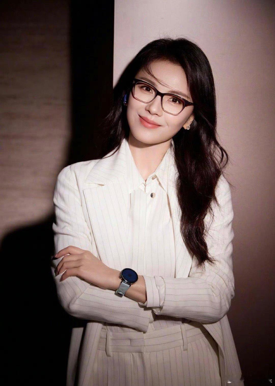 刘涛黑长直高智感 刘涛的美已经达到next level了，黑长直发型和她的适配度