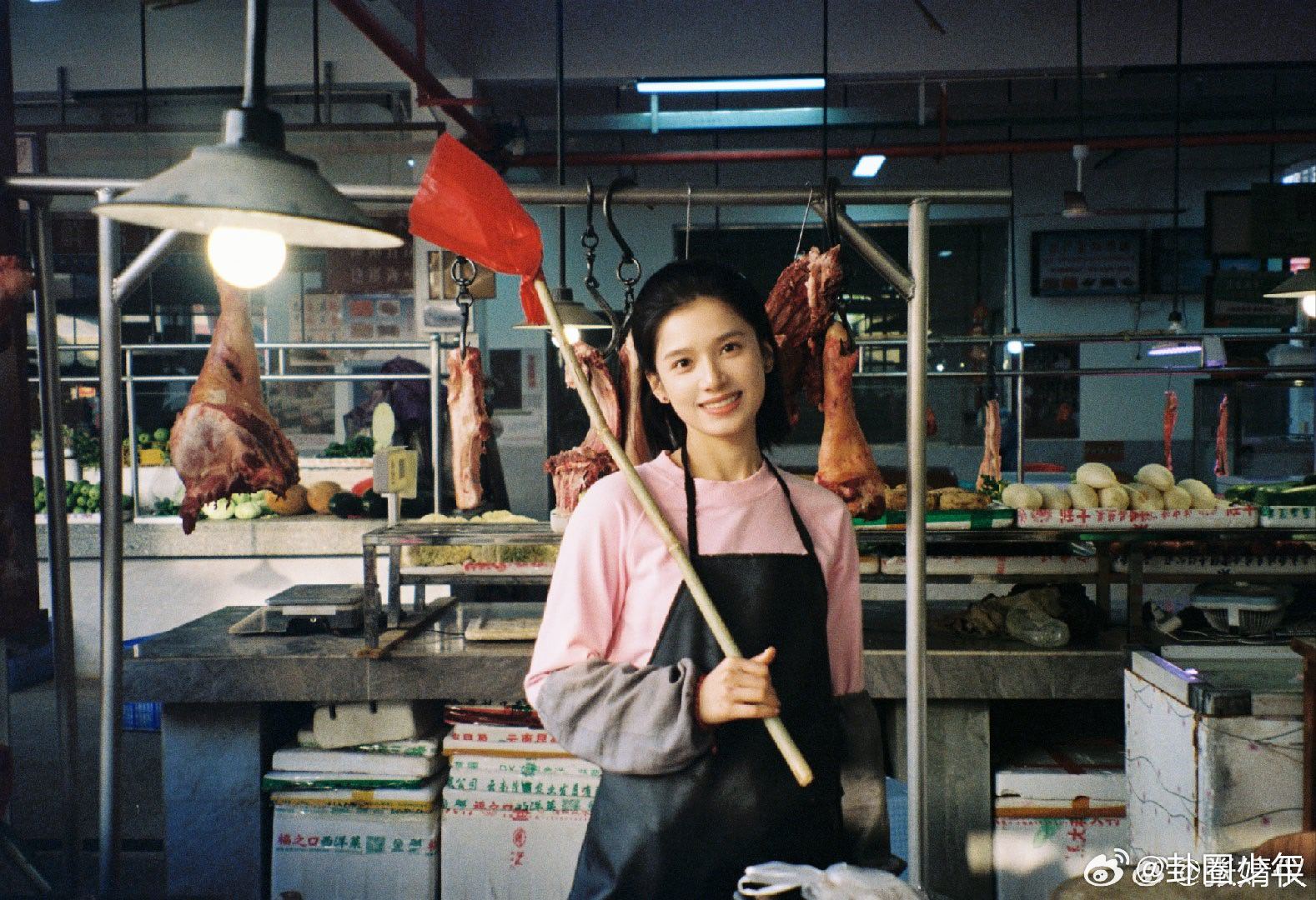 张婧仪致我那菜市场的白月光杀青恭喜张婧仪《致我那菜市场的白月光》顺利杀青，期待早
