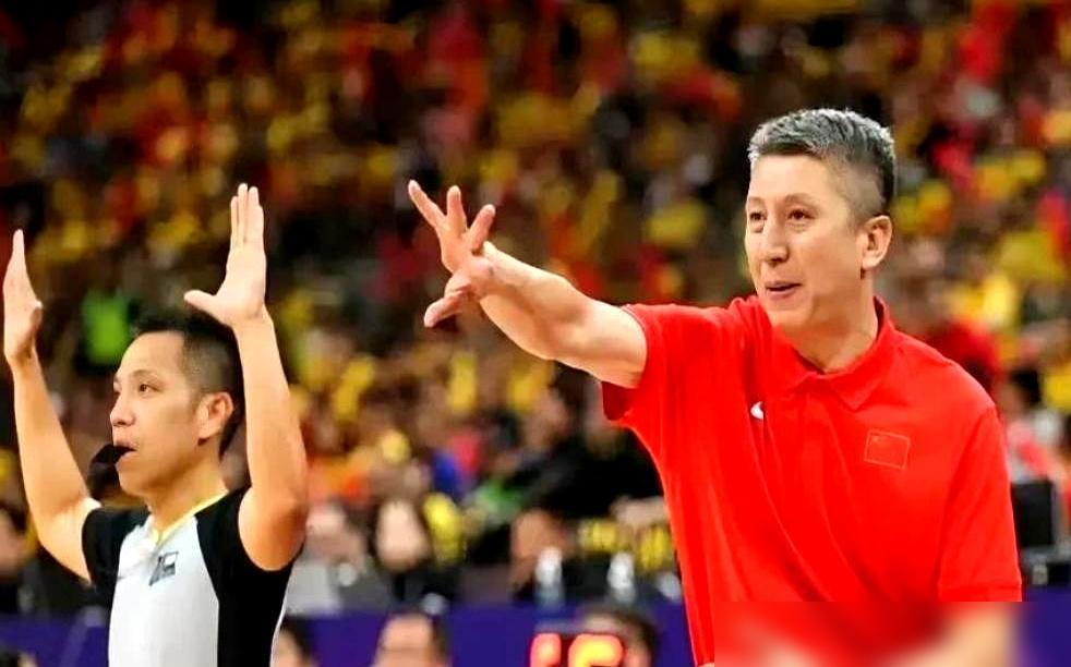 计分板刺眼地亮着落后11分，郭士强扯破嗓子一通狂吼，这群男人硬生生嚼碎日本队和台