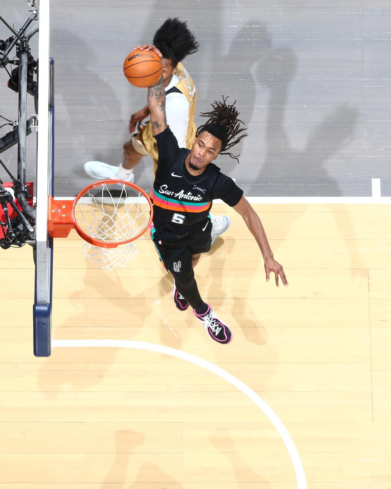 卡斯尔周最佳到手，彻底练出来了

NBA官方宣布上周西部最佳球员是马刺队卡斯尔，