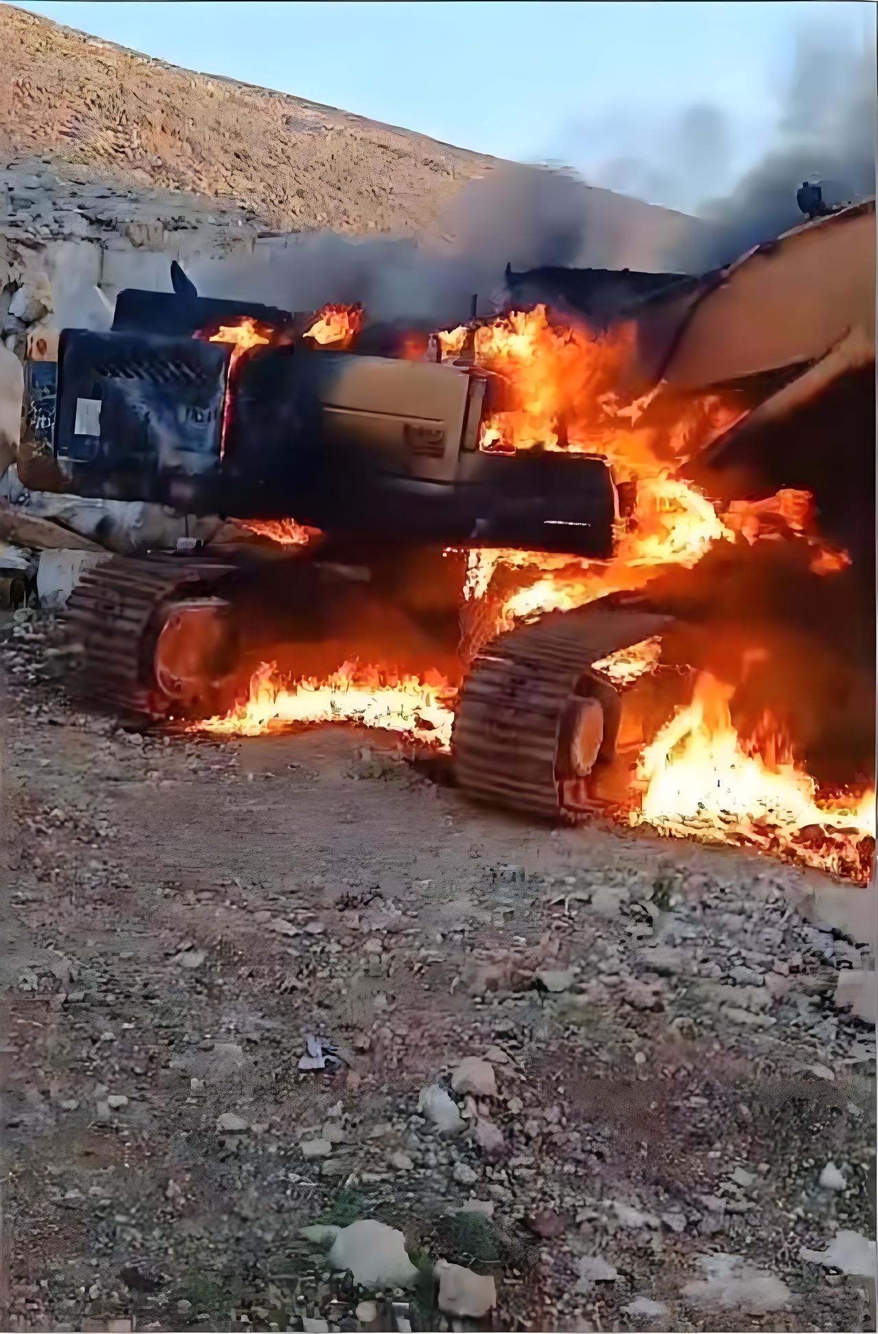 以色列定居者冲入约旦河西岸中部的“拉马拉和比雷赫省”的两个村镇，高喊并写下标语口