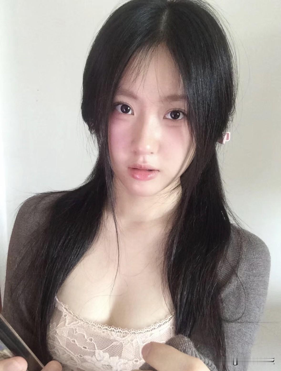 没有恶意的眼神，请放心直视。