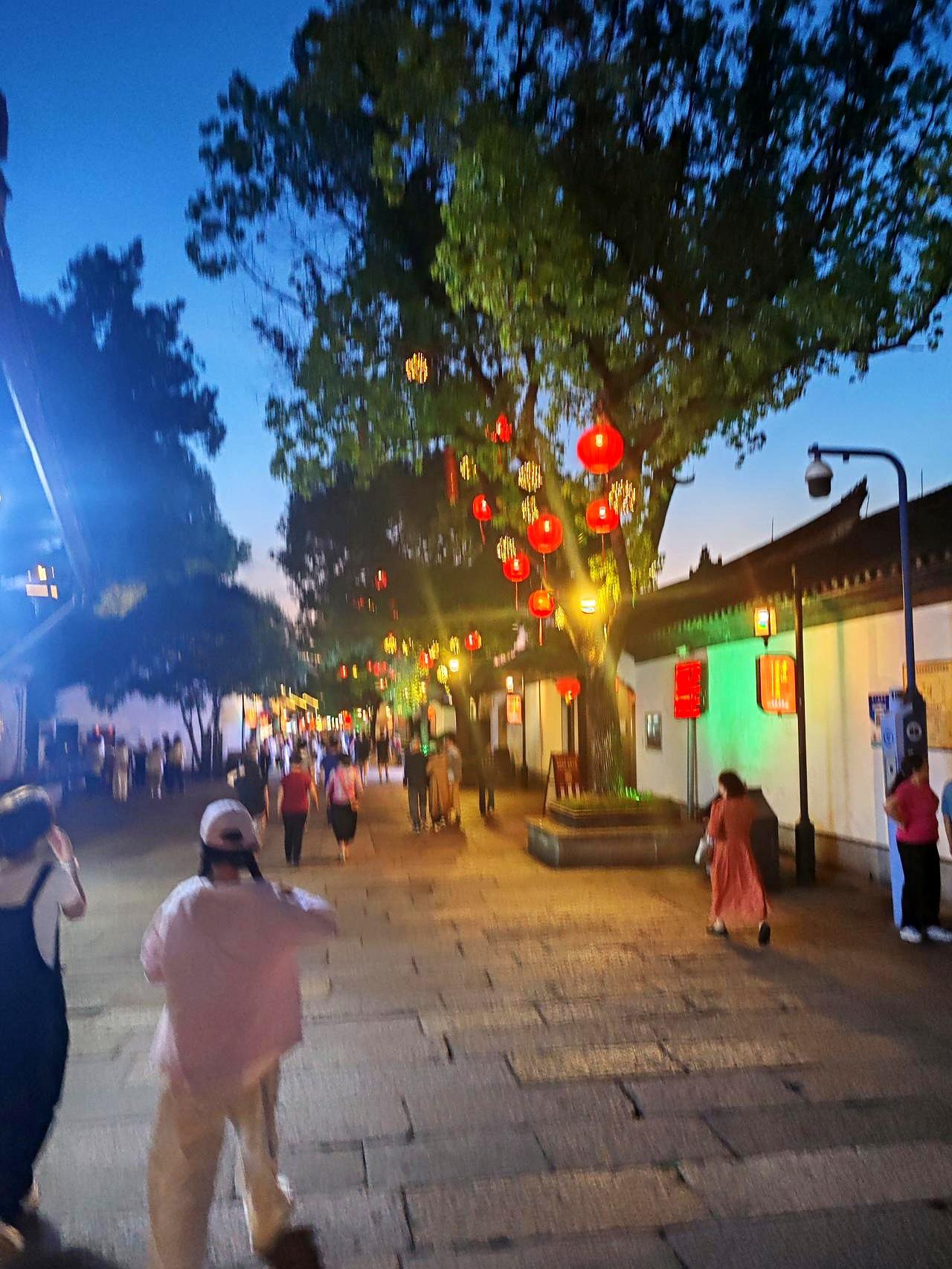 大秦铁路今天把2亿多股注销了，这事按理说算不小的利好吧？
结果股价还是往下走，最