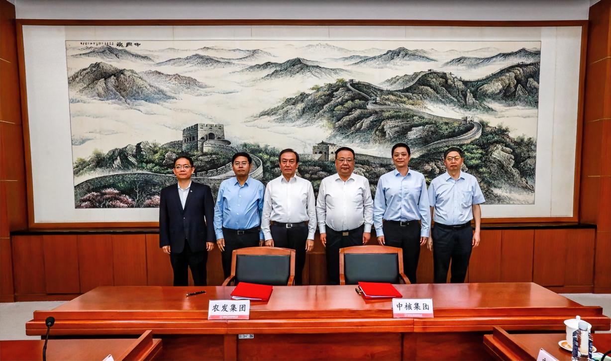 5月12日，中国农发集团党委书记、董事长孔繁新，党委副书记、总经理张德国一行拜访