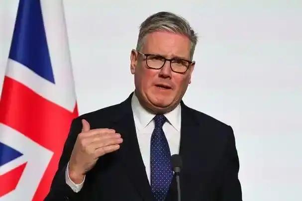 英国经济困局下的对华务实转向
英国首相斯塔默在伦敦金融城市长晚宴上意外表态，承认