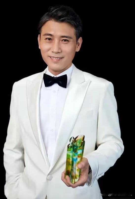 1997年，王千源开了一家饭馆，李乃文和赵春阳去吃饭，吃完后，赵春阳擦擦嘴就走，