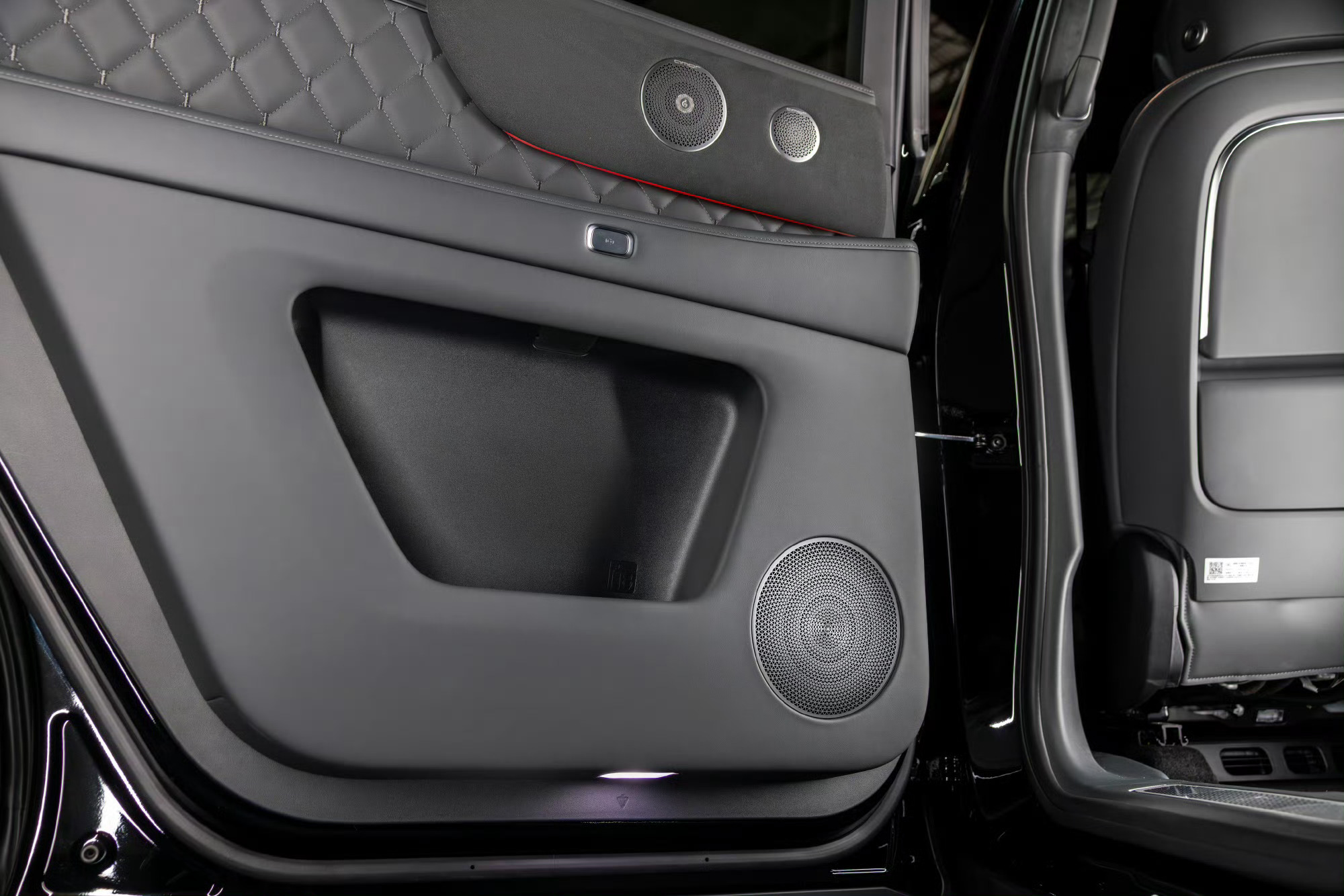 魏牌V9X深色内饰官图，别有一番风味魏牌v9x我与汽车的日常汽车杂谈