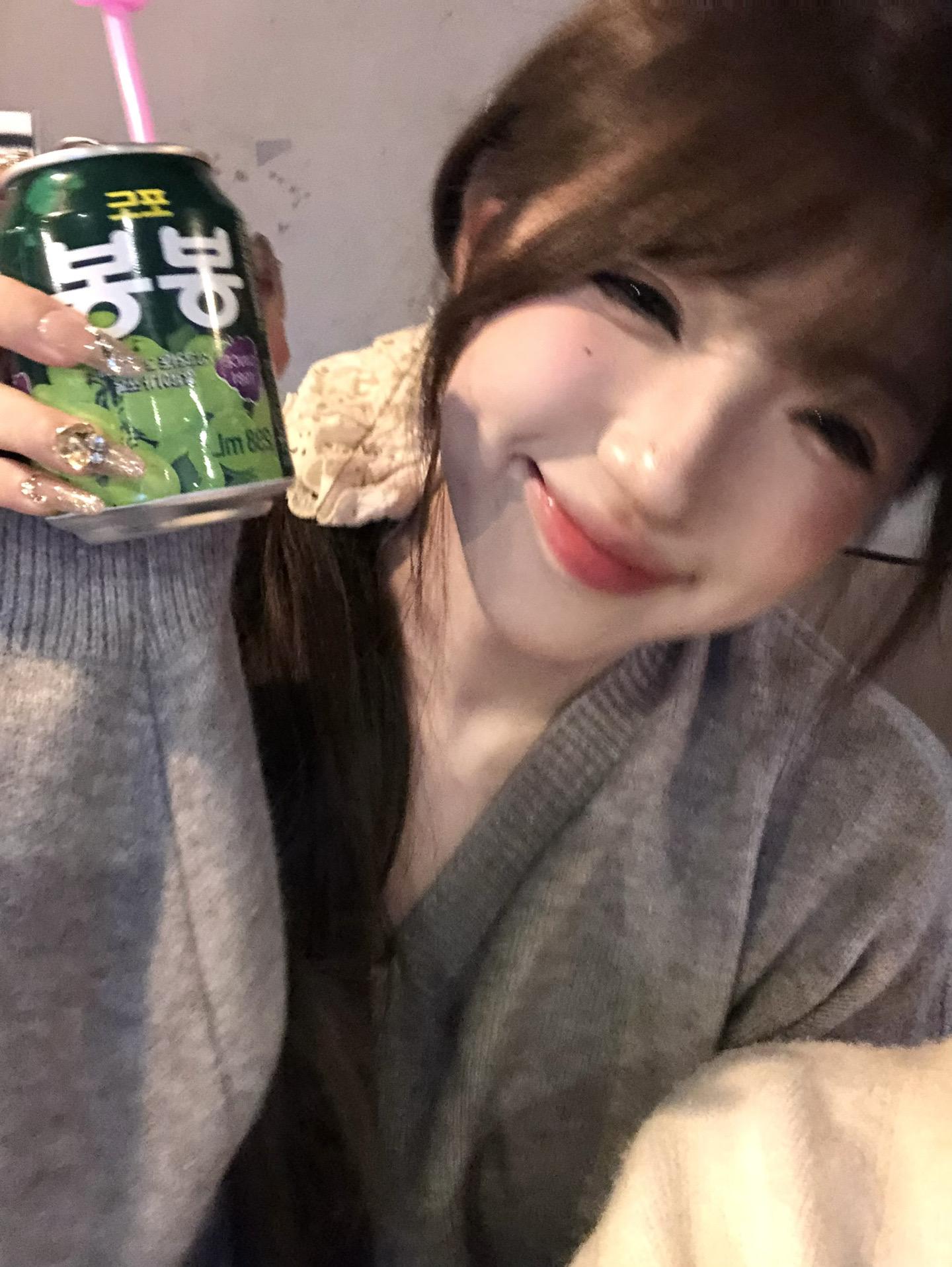 你应该要找一个跟你同样心软 同样善良 看见你受苦也会心疼你的人.