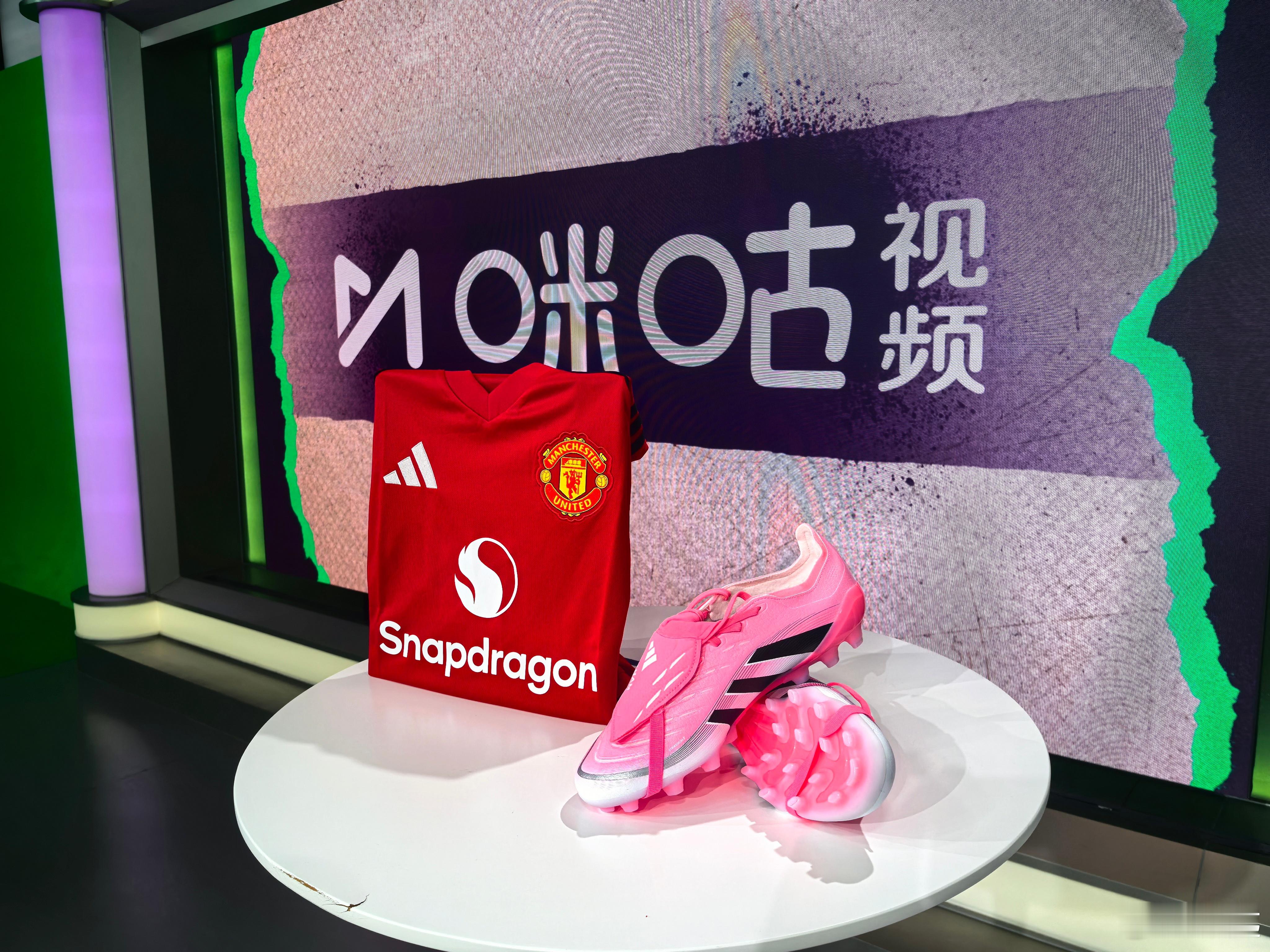 上周在转播英超时，有个奖品展示，马上心怀向往之，当即向朋友索要……，然后昨天晚上