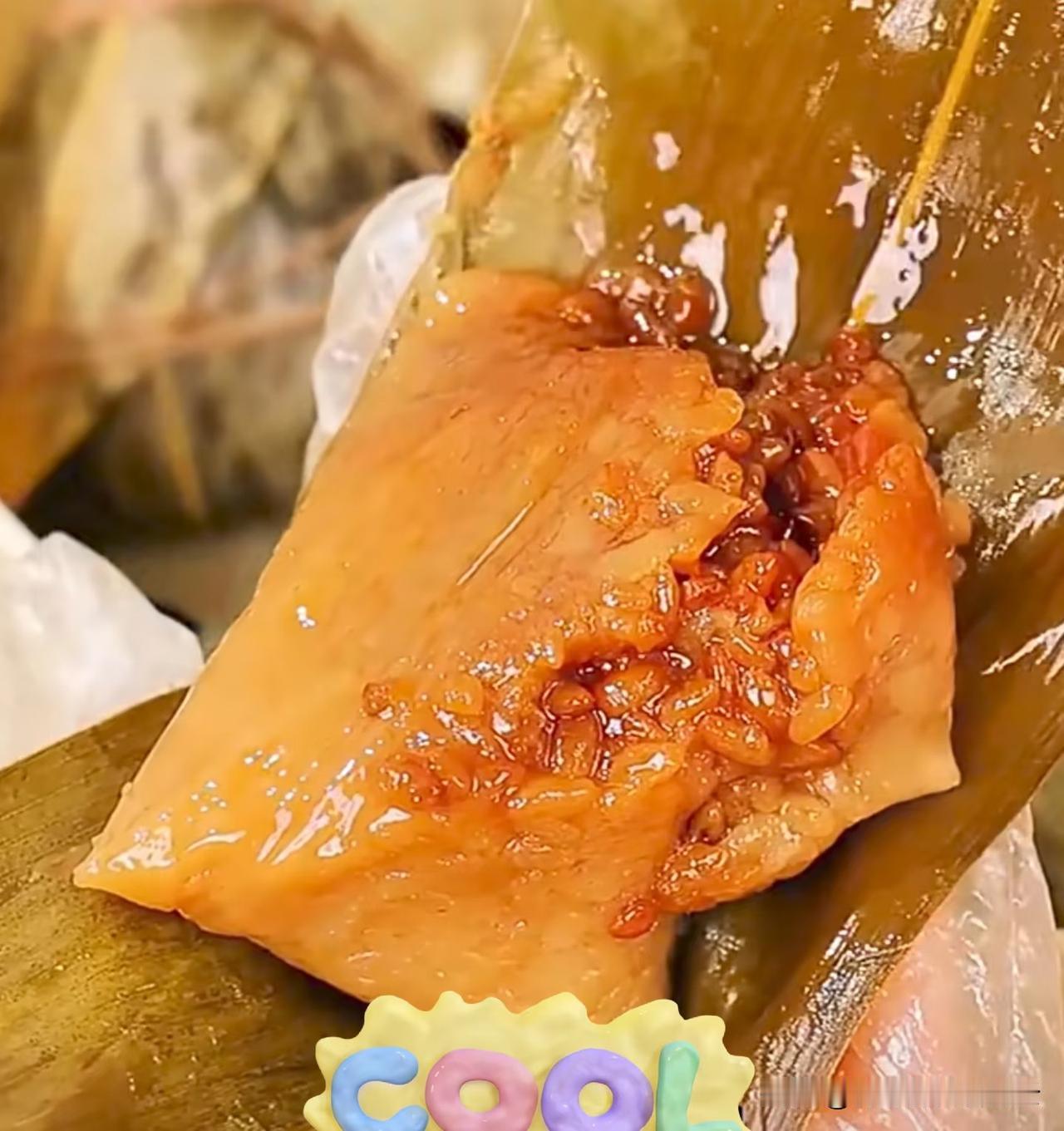 吃粽子不必等端午
物质极大丰富的年代，想吃什么随时实现。端午未到，粽子已上市。