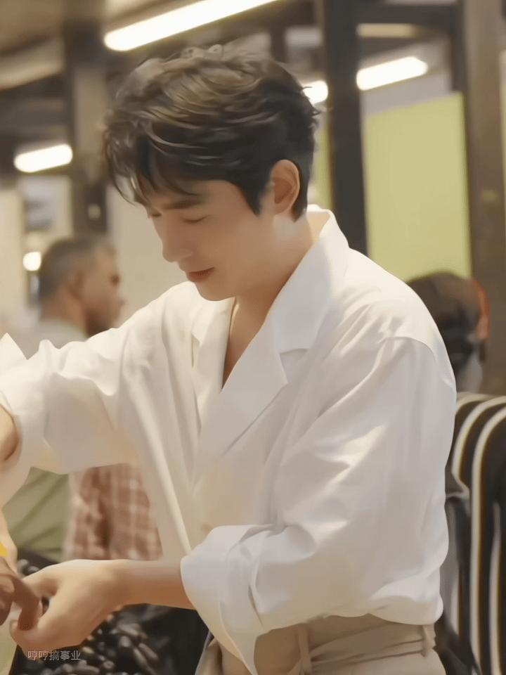 周一早上就要看这些才有力气讨生活🤤朱一龙原来这就是醍醐灌顶的感觉