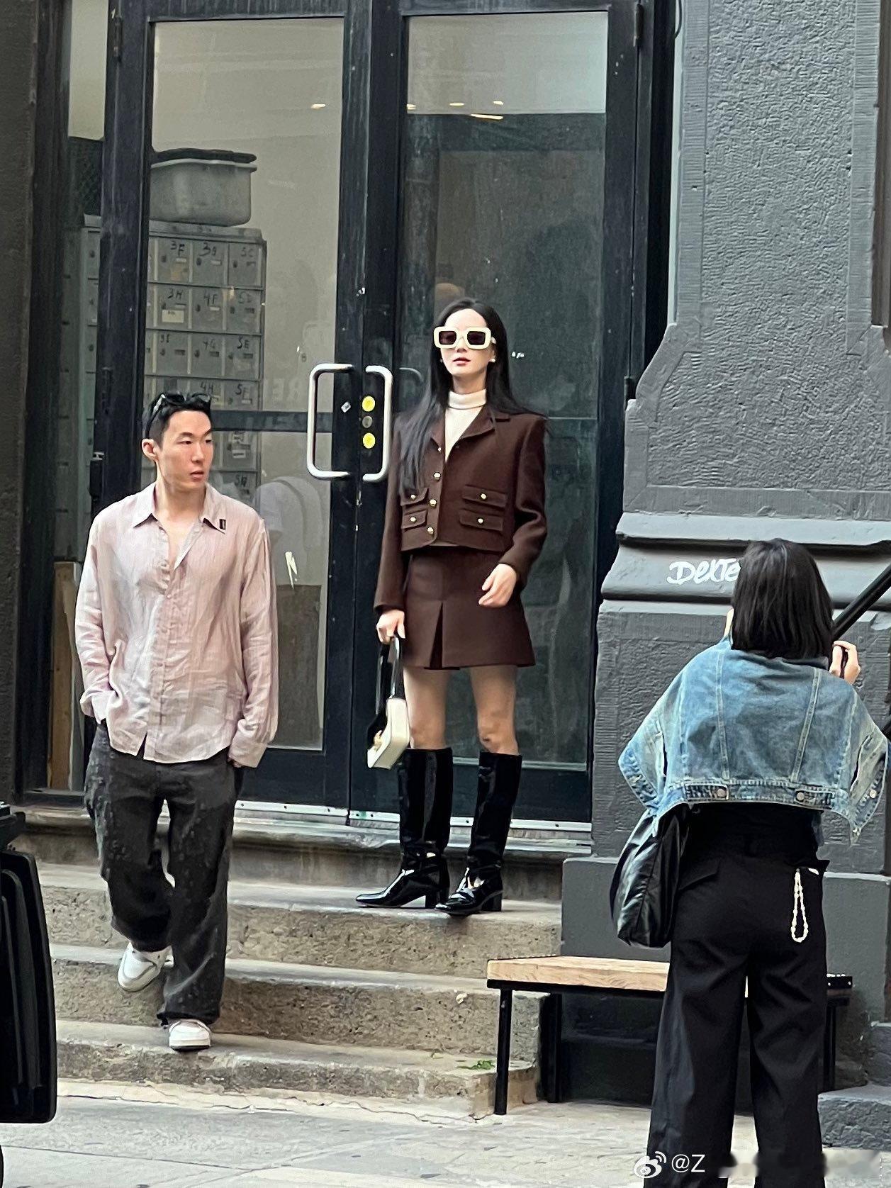 大雷哥站在刘诗诗身边 很像一个男明星[笑cry] ​​​