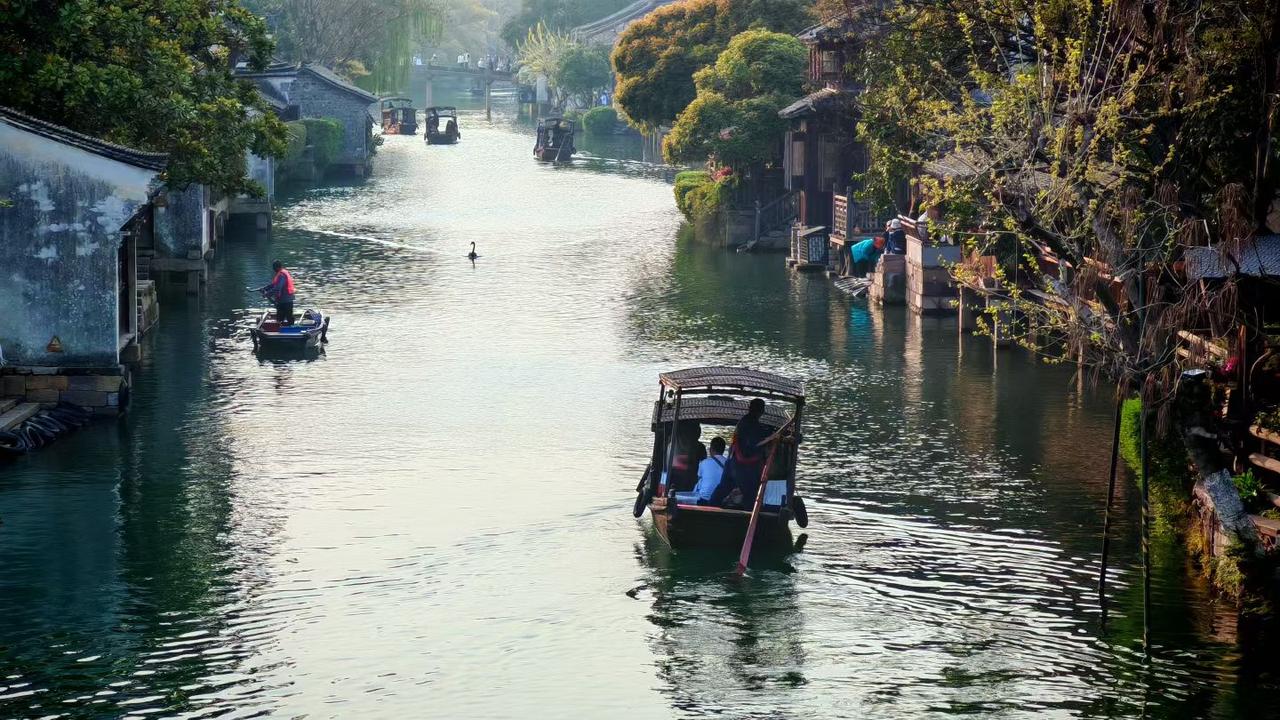 晒图笔记大赛乌篷摇碎一河春，水巷藏着慢时光。