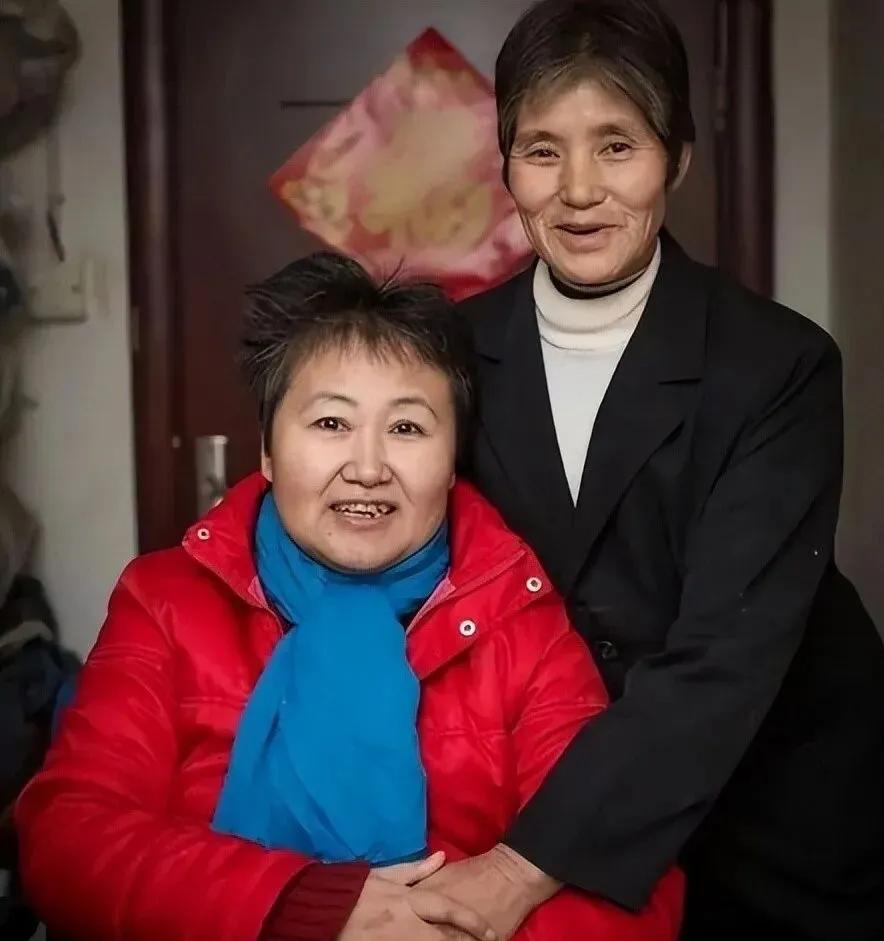 浙江，48岁女子在医院做护工，接到一个出车祸女孩，医生说：会成为植物人，哪料，她