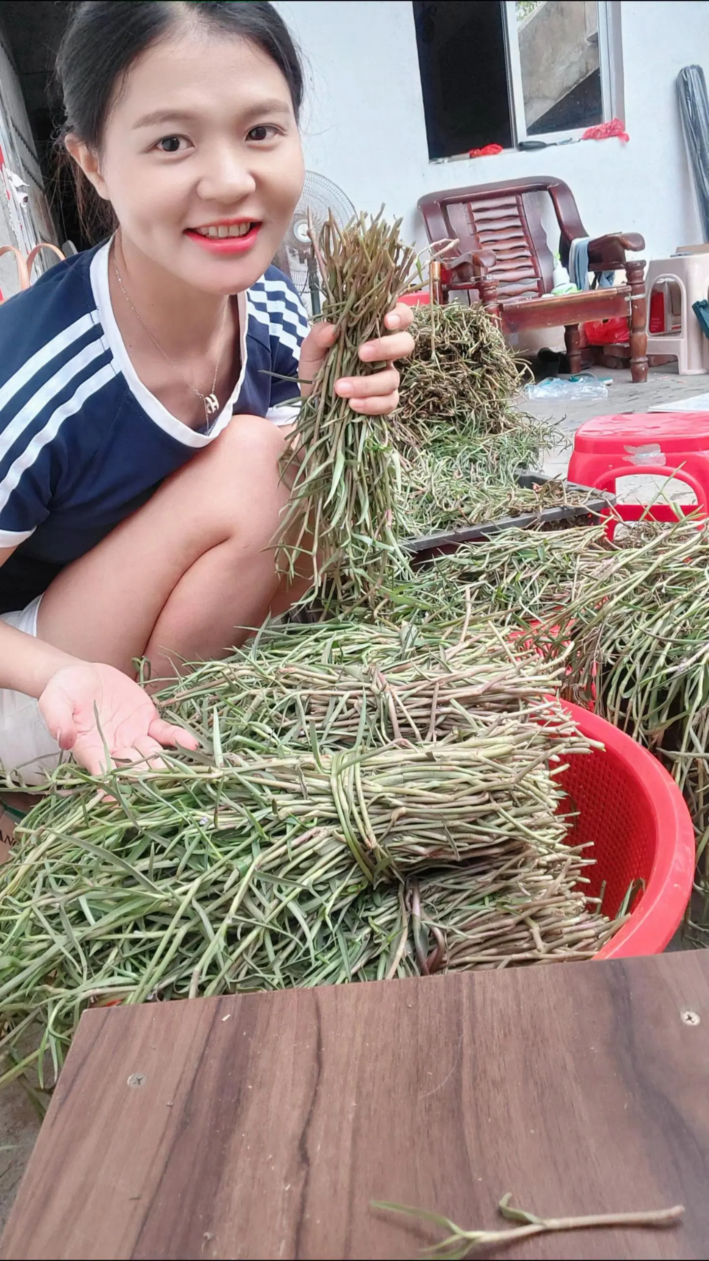 现在吃到这野菜，就想起小时候的味道小时候的味道