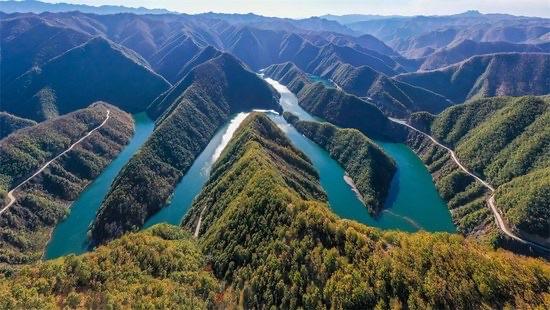 卢氏行感怀

办事经过卢氏，全程皆是蜿蜒盘旋的山道。那日午后启程，山间细雨绵绵，