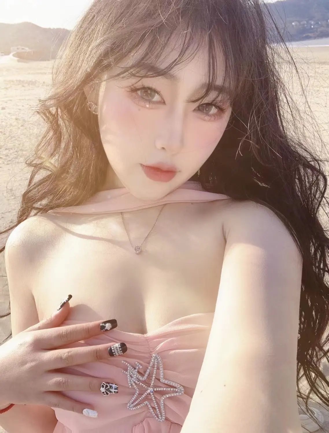 当财神爷遇见了浪漫的情人节 那就祝我们一边Rich一边Love.”