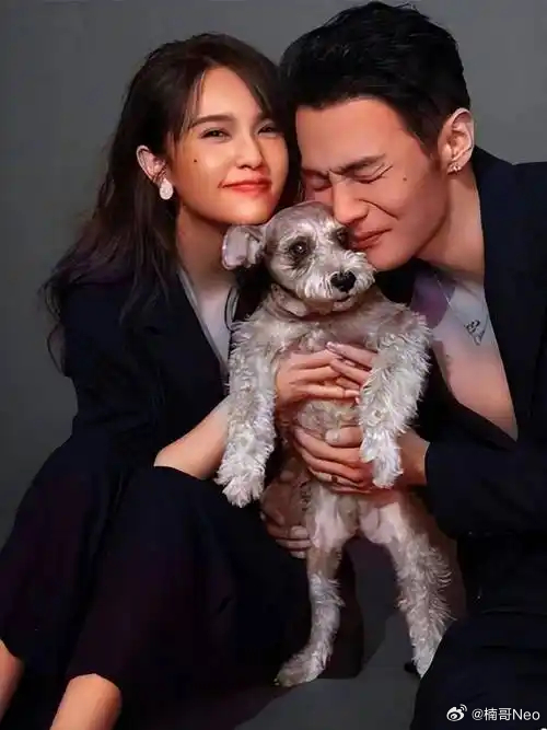 李荣浩给杨丞琳送花篮落款先生，这不是很正常吗？人家是夫妻。 
