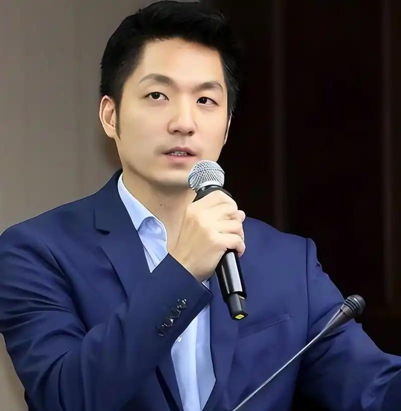 就在刚刚，

台北市长蒋万安发表声明，

9月27日，针对亚运会赛场上有台湾球迷