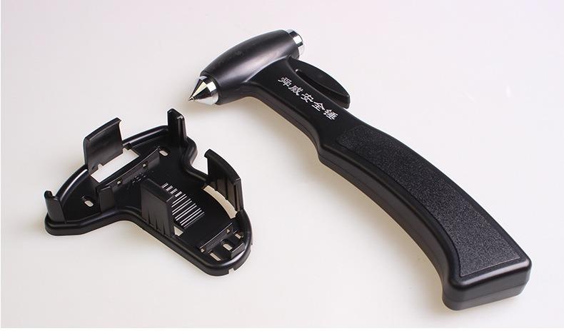 希望永远用不上，但必须备着！
多功能安全锤，一头破窗、一头割安全带，磁吸设计，吸