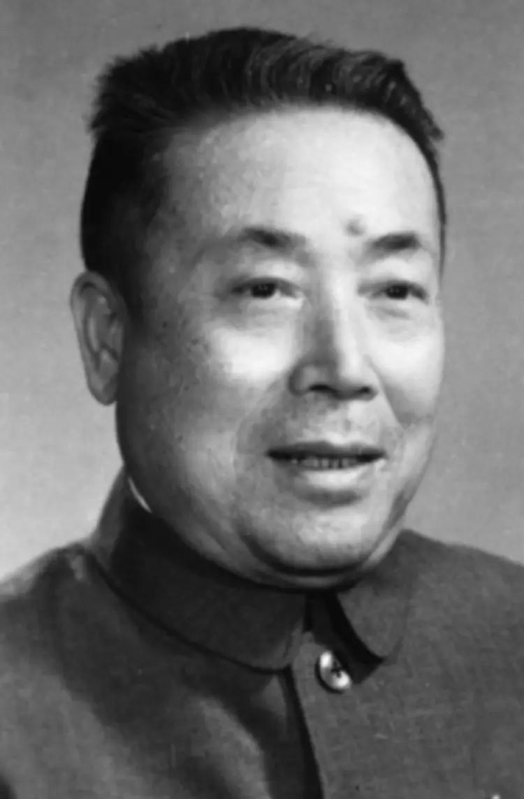 张秉贵（1918年12月-1987年9月18日)，出生于北京，中国共产党员，曾任
