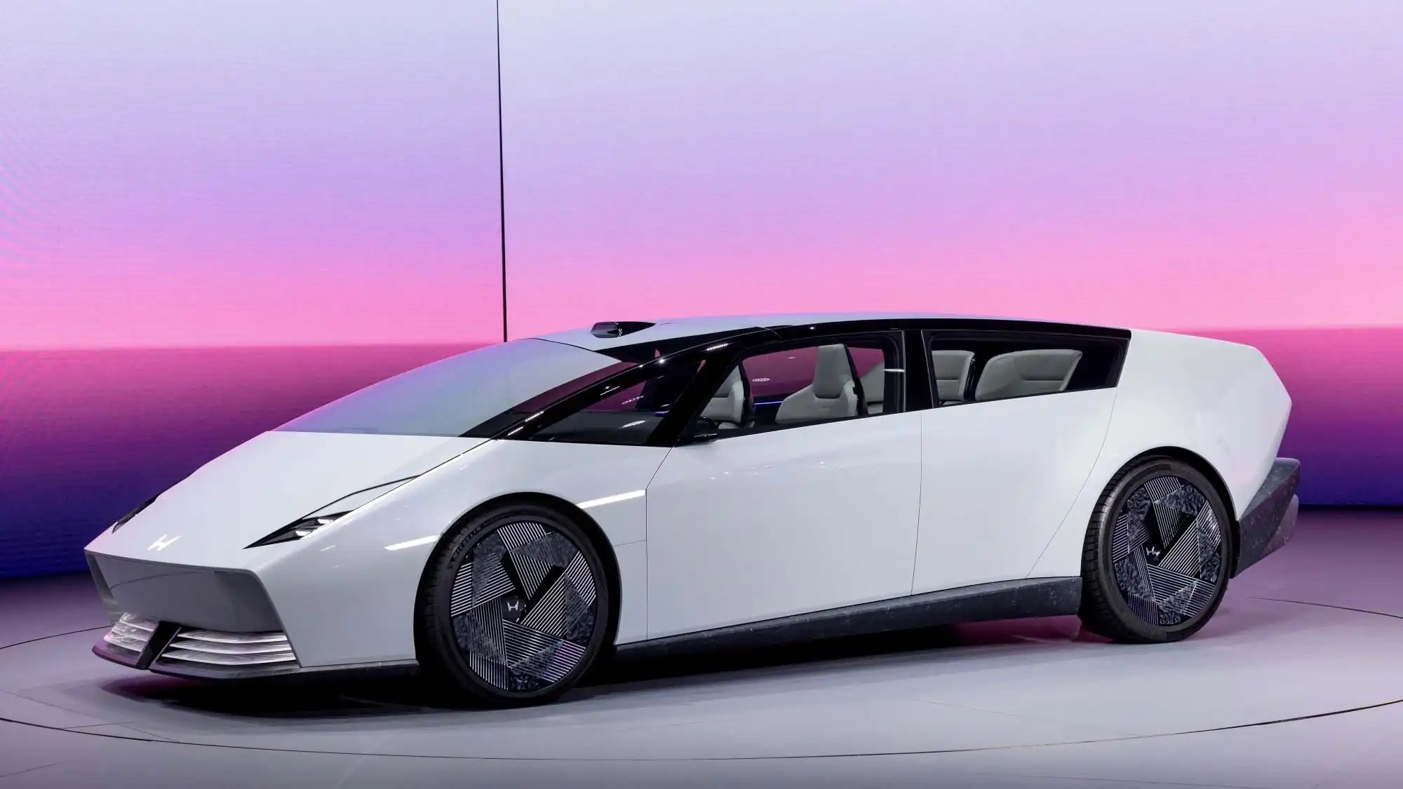 本田零式电动车，当然不是这么表示的，实名是Series 0 Saloon，没看见