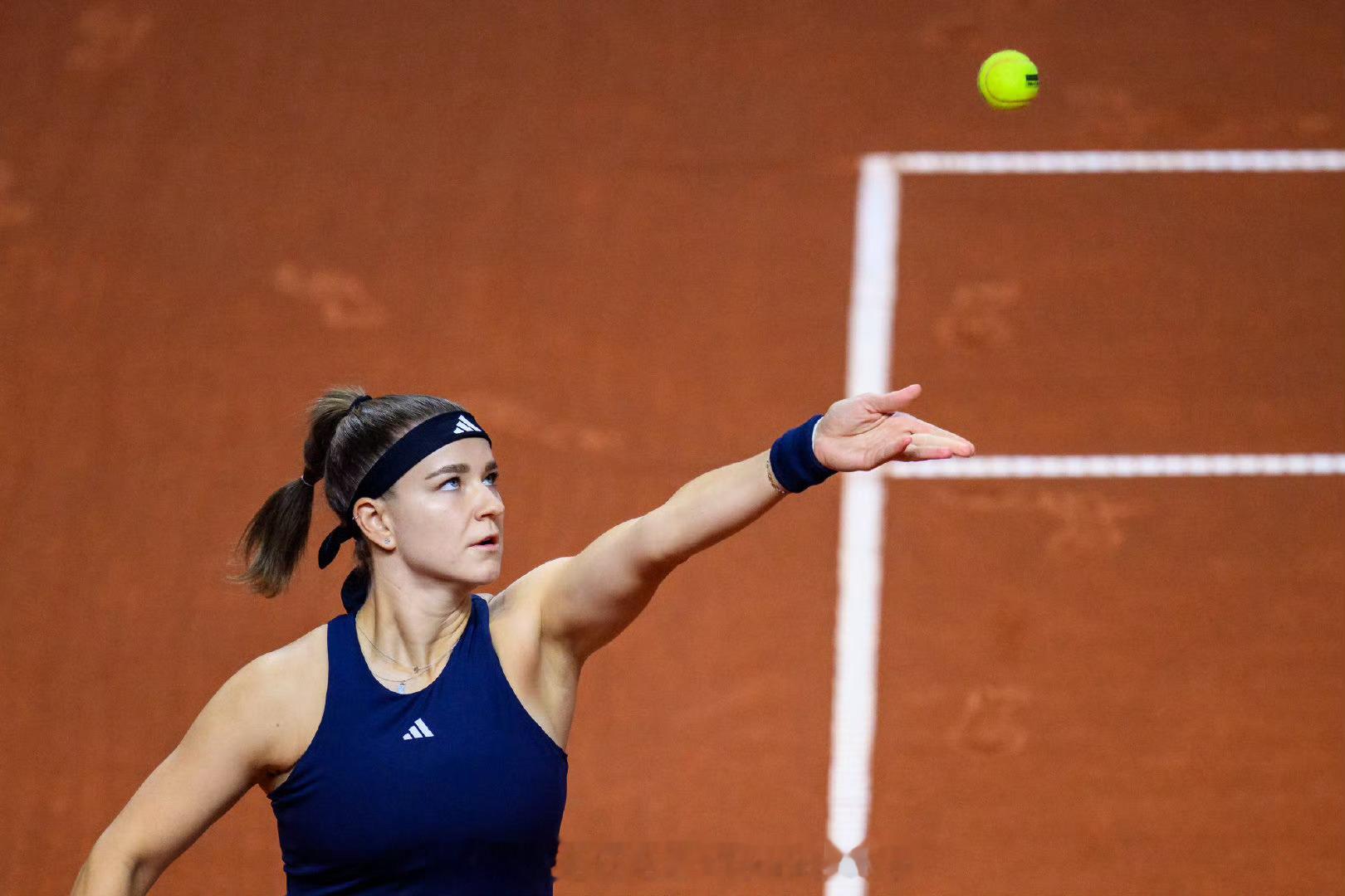 ✅穆霍娃晋级斯图加特站决赛✅第4个红土决赛✅第8个WTA决赛✅第20胜世界前十 